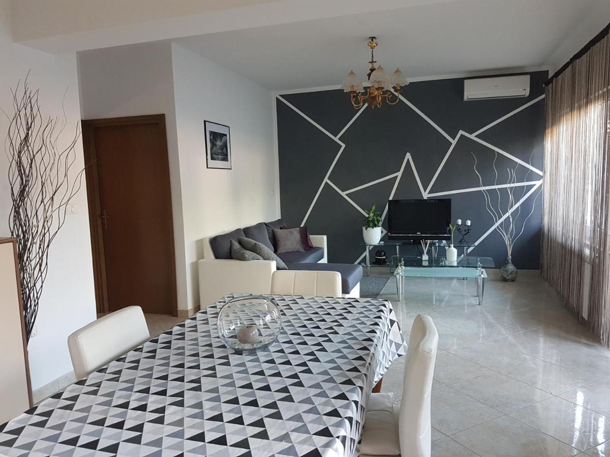 Alda Apartment Pula Luaran gambar