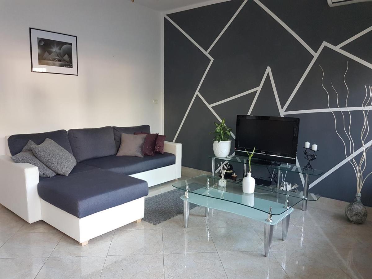 Alda Apartment Pula Luaran gambar