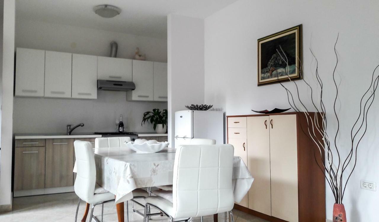 Alda Apartment Pula Luaran gambar