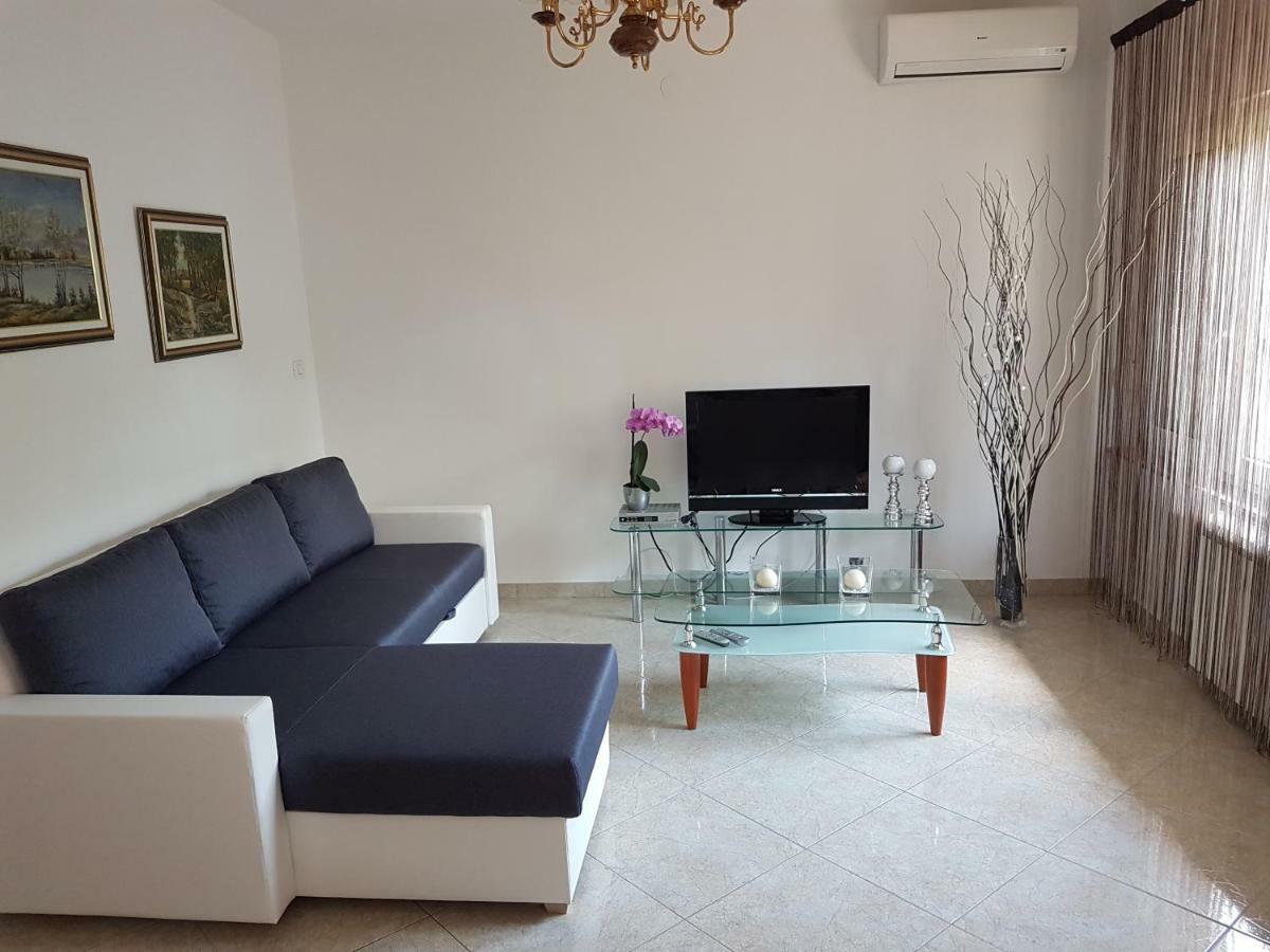 Alda Apartment Pula Luaran gambar