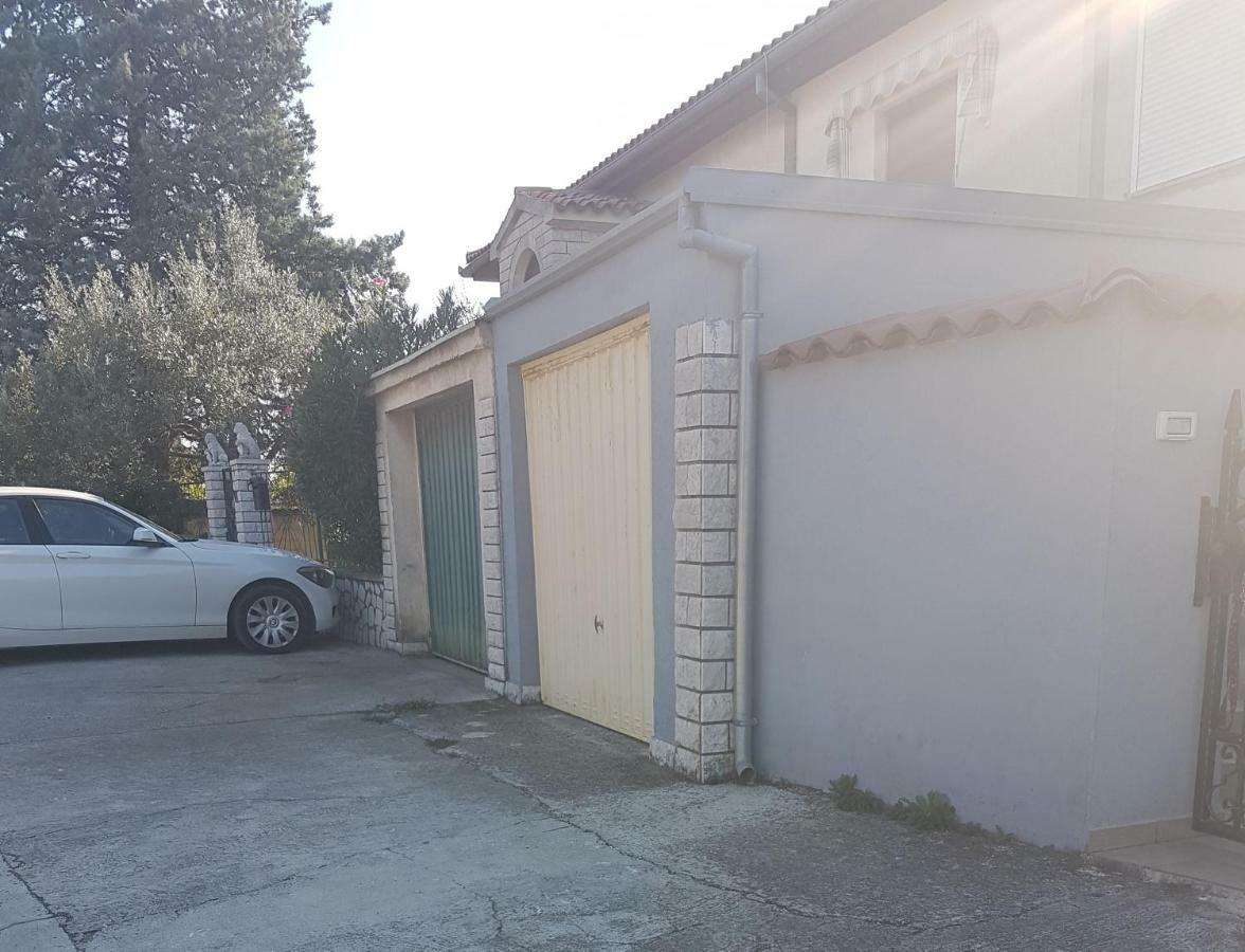 Alda Apartment Pula Luaran gambar